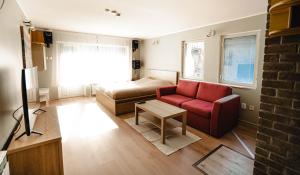Posezení v ubytování Kastani stay in City Center - with Sauna