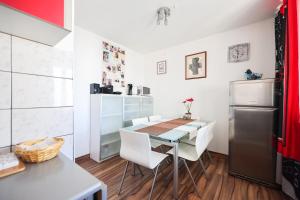 Apartman Cruiser的厨房或小厨房