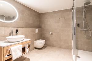Bilik mandi di Premier Inn Saarbrücken City Centre +18 gambar