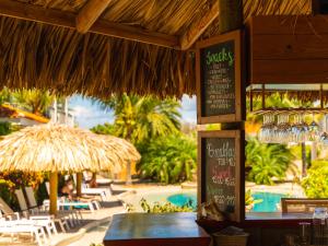 Bazén v ubytování Resort Bonaire nebo v jeho okolí