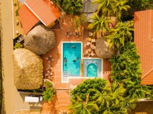 Bazén v ubytování Resort Bonaire nebo v jeho okolí