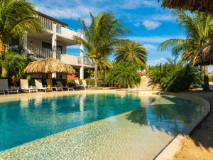 Bazén v ubytování Resort Bonaire nebo v jeho okolí
