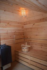 a room with a wooden wall with a bucket in it at Birken Chalet in Falkenfels