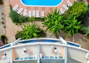 Bazén v ubytování Copacabana Hotel nebo v jeho okolí