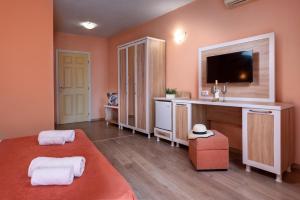 TV a/nebo společenská místnost v ubytování Copacabana Hotel