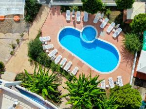 Bazén v ubytování Copacabana Hotel nebo v jeho okolí