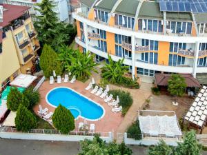 Bazén v ubytování Copacabana Hotel nebo v jeho okolí