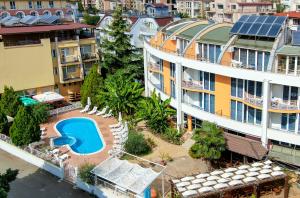 Bazén v ubytování Copacabana Hotel nebo v jeho okolí