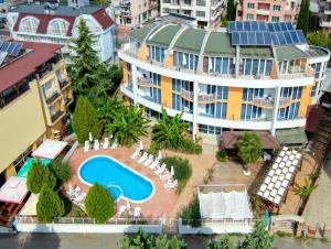 Bazén v ubytování Copacabana Hotel nebo v jeho okolí