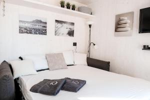Postel nebo postele na pokoji v ubytování Buqez resort Drage, villa Vita 50
