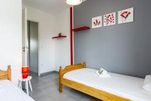 a bedroom with two beds and a mirror at Appartement Pigue - Welkeys in Labenne