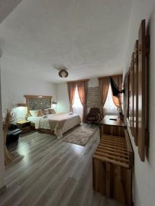 Posteľ alebo postele v izbe v ubytovaní Rustic Inn River 2