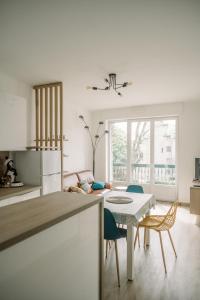 Fotografia z galérie ubytovania Appartement T2 Le Richelieu Hyper Centre Rodez v destinácii Rodez