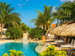 Bazén v ubytování Resort Bonaire nebo v jeho okolí