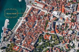 Nespecifikovaný výhled na destinaci Split nebo výhled na město při pohledu z penzionu