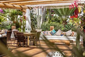 a patio with a couch and a table and chairs at Parque Santiago IV Official in Playa de las Americas