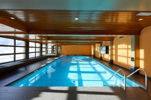 Aktiv Hotel & Spa Hannigalp tesisinde veya buraya yakın yüzme havuzu