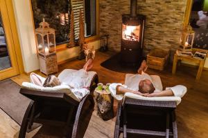 Aktiv Hotel & Spa Hannigalp tesisinde bir oturma alanı