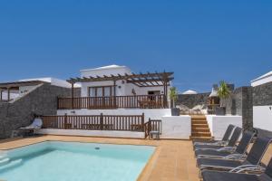 Swimmingpoolen hos eller tæt på Villa Bethany