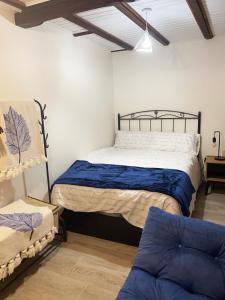 מיטה או מיטות בחדר ב-Carballo ALENZA
