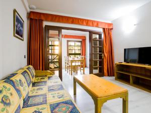 TV a/nebo společenská místnost v ubytování 104 Andorra apartment close to the beach