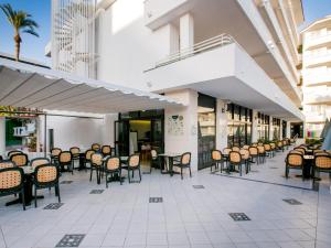 Restaurace v ubytování 104 Andorra apartment close to the beach