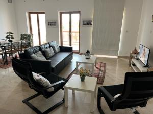 TV a/nebo společenská místnost v ubytování Apartment in Jebel Sifah + 5 fotografií