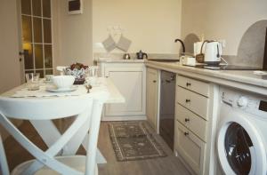 パドヴァにあるCasa Camilla Cityのキッチン(洗濯機、乾燥機付) +50枚の写真