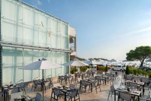 Een restaurant of ander eetgelegenheid bij Akti Toroni Boutique Hotel