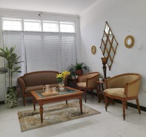 Uma área de estar em Nest Residence