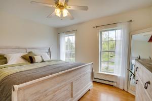 um quarto com uma cama grande e 2 janelas em Freeville Home with Covered Porch Near Cayuga Lake! em Freeville