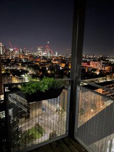 Bild i bildgalleri på Whitechapel Two Bedroom Luxury Apartment - Free Private Parking - City Views i London