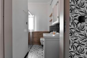 Ένα μπάνιο στο RYNEK Stare Miasto Apartment 4 - Klima Netflix