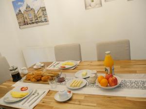 Jedlo v ubytovaní bed & breakfast alebo blízkom okolí