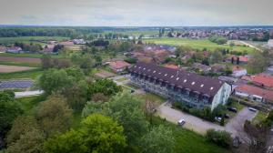 Pohľad z vtáčej perspektívy na ubytovanie Erika Apartman