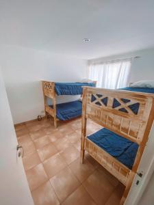 En eller flere senge i et værelse på Cornejo Temporarios + 12 billeder