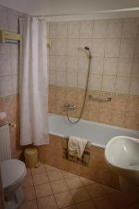 Kúpeľňa v ubytovaní Erika Apartman