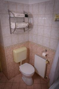 Kúpeľňa v ubytovaní Erika Apartman + 26 fotografií