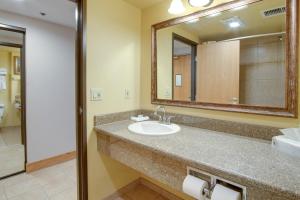 Koupelna v ubytování Ski-InandSki-Out Crested Butte Studio with Pool Access