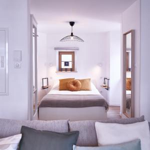 a bedroom with a bed and a couch at Gîte des Victoires in Mulhouse