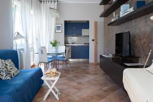 a living room with a blue couch and a table at Il Nido di Jonathan Livingstone in Rapallo