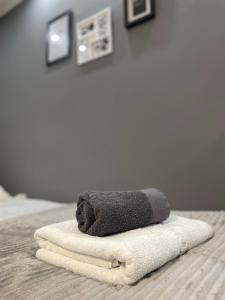 A bed or beds in a room at Beta House Apartments