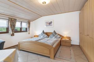 a bedroom with a bed and two windows at Gieringer in Oberharmersbach