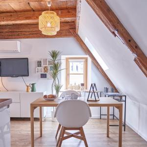 Telewizja i/lub zestaw kina domowego w obiekcie Gîte des Victoires