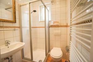 Ванна кімната в Pension Winkel