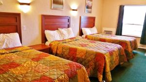 Ένα ή περισσότερα κρεβάτια σε δωμάτιο στο Alpine Motel