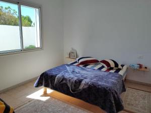 a bedroom with a bed and a window at Maison vue mer, île de Zembra et montagne en Tunisie - Elhaouaria in El Haouaria