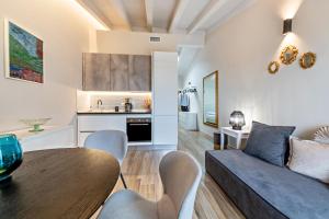 A kitchen or kitchenette at Cavalino Boutique 1