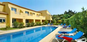 Bazén v ubytování Hotel Montemar nebo v jeho okolí