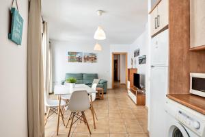 Kuchyň nebo kuchyňský kout v ubytování Casa Señores Cura 1 - Solo Familias